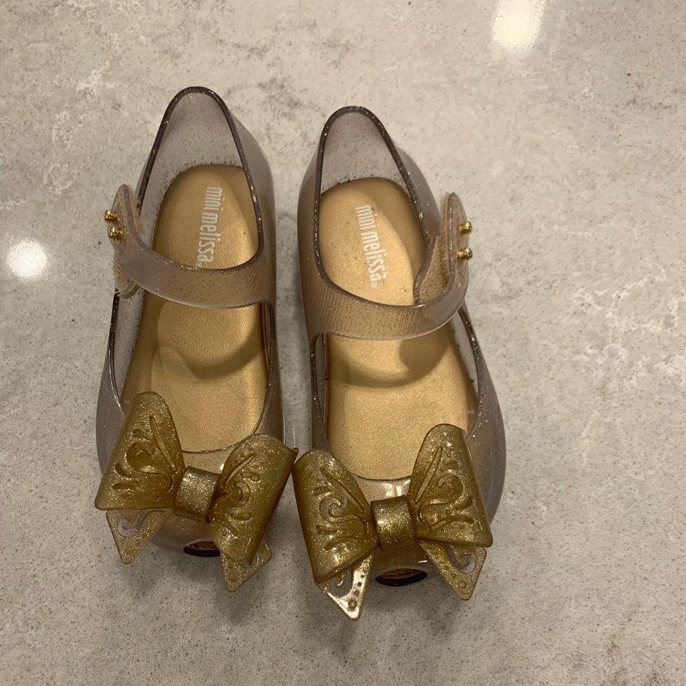 Mini Melissa bow size 8
